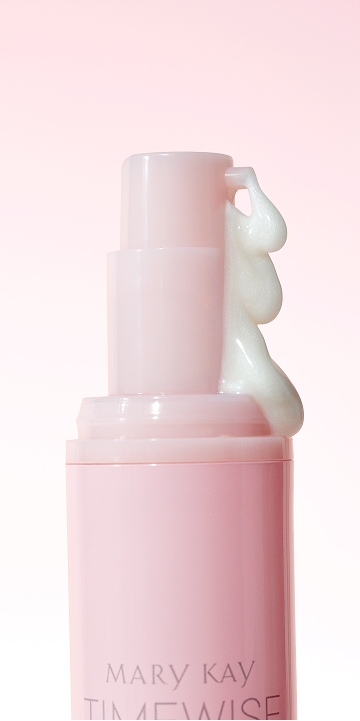 Mary Kay Vitamin C+E Serum bottle and product texture